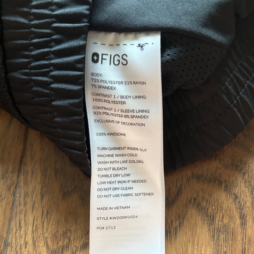 Figs Sydney Performance Black Bomber Jacket - Picture 11 of 16